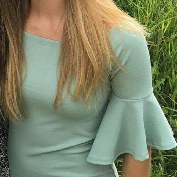 Dresses & Skirts - Flare sleeve mint dress